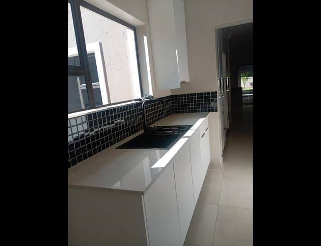 7 BEDROOM HOUSE FOR SALE IN MIDSTREAM ESTATE